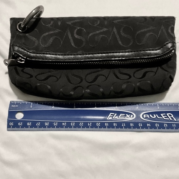 Vera Wang Simply Vera 8 inch Black Wristlet - Good Condition - Picture 8 of 8